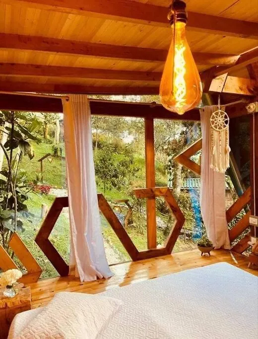 Domek alpejski Cabana Elemental Fuego Medellín Kolumbia